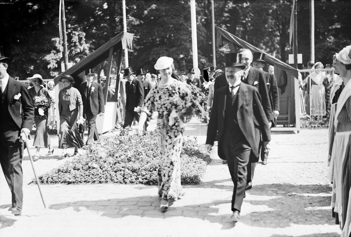 Prinsessan Sibylla och landshövding Sigfrid Linnér sannolikt på Enköpingsutställningen, Enköping 1936