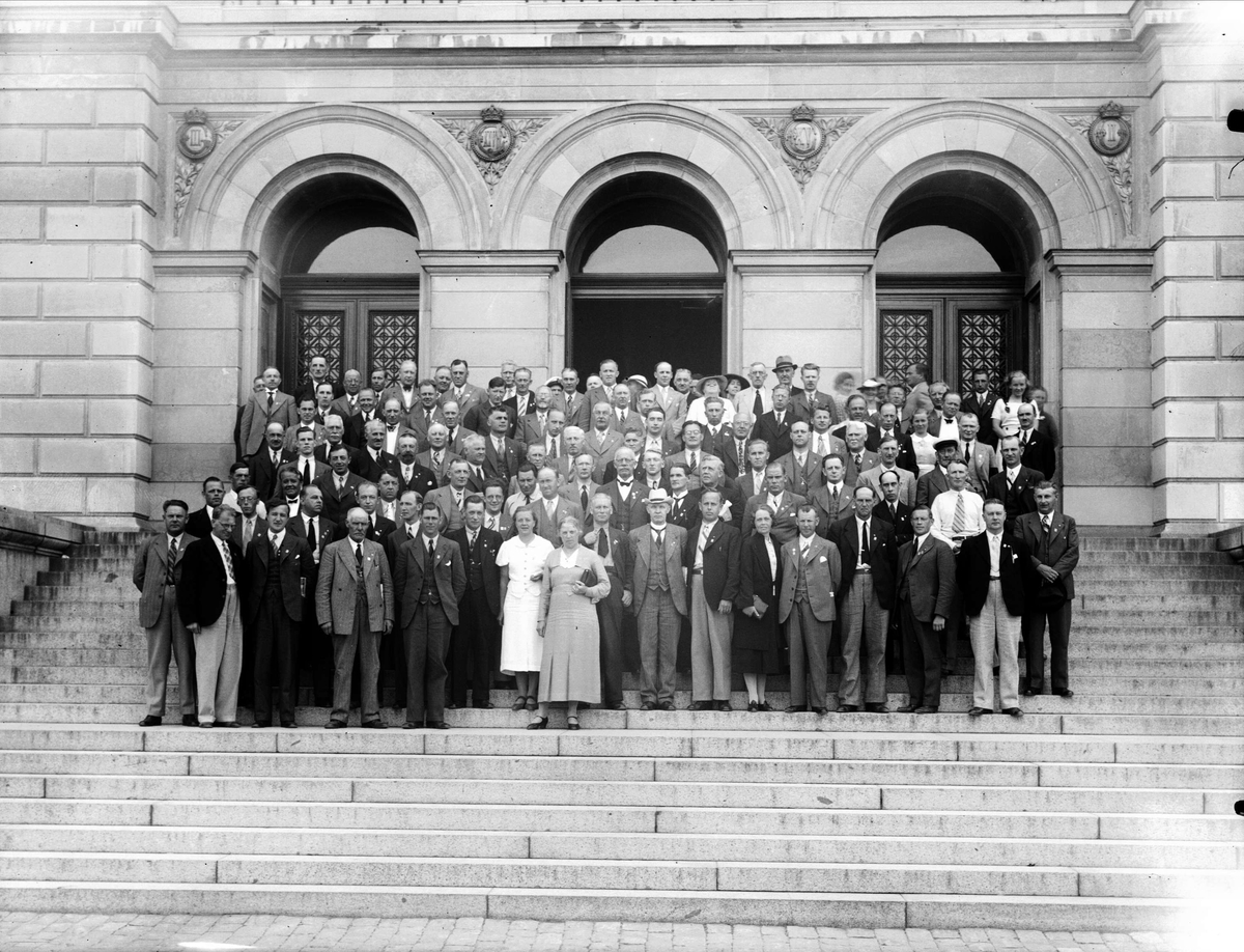 Grupp från IOGT:s storlogemöte på Universitetshusets trappa, Uppsala 1937