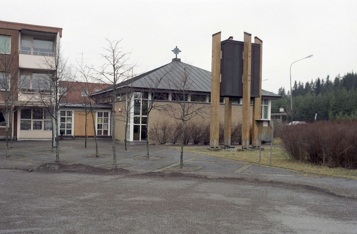S:t Lars kyrka och klockstapel, Enköping, Uppland 1997