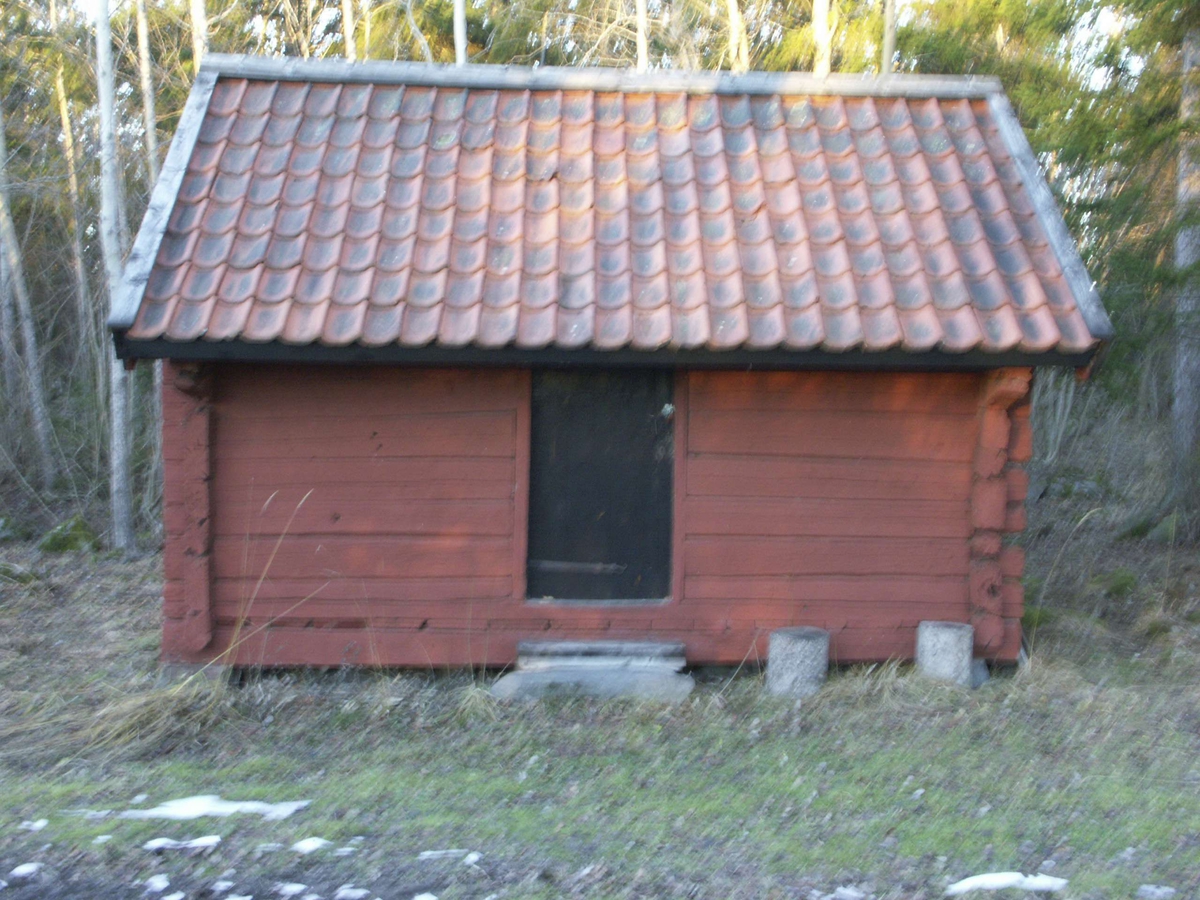 Överkragande enkelbod, Gammelhus, Östhammar december 2004