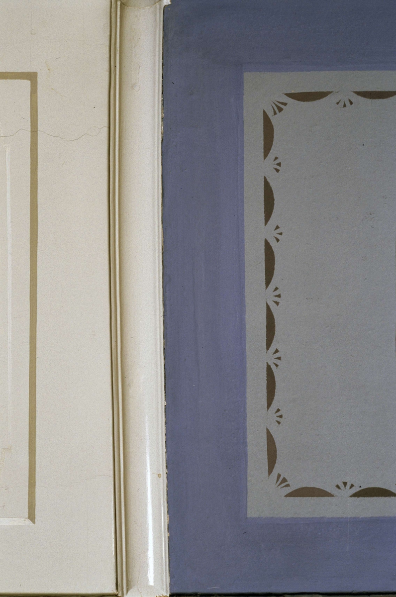 Matsalen i bottenvåningen. Detalj av limfärgsmålade väggar, Brunnsgatan 2, kvarteret Linden, Tierp, Uppland 2001