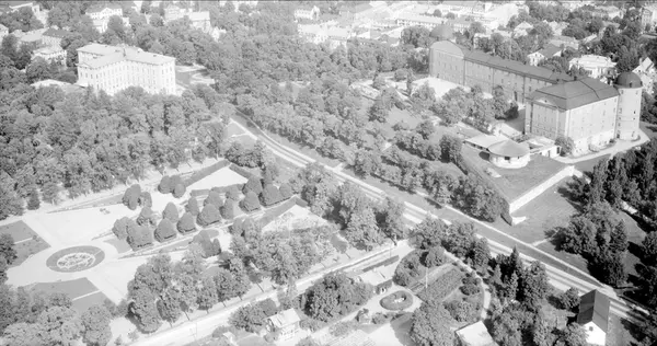 Flygfoto över Carolina Rediviva, Botaniska Trädgården Och Uppsala Slott ...