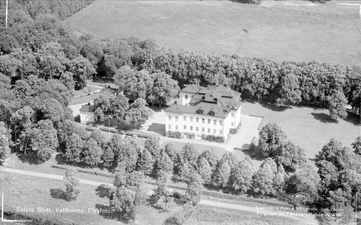 Flygfoto över Salsta slott, Lena socken, Uppland 1952