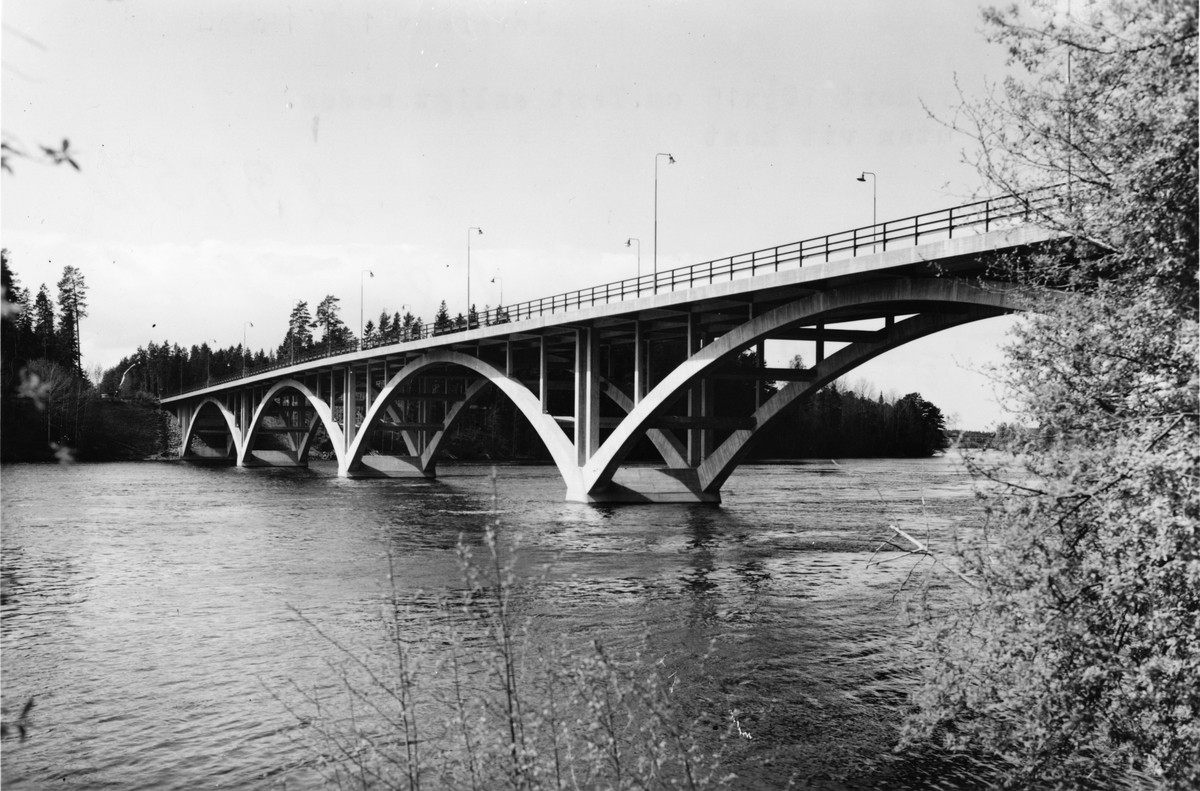 Bro över Dalälven vid Överboda, Älvkarleby, Uppland 1947