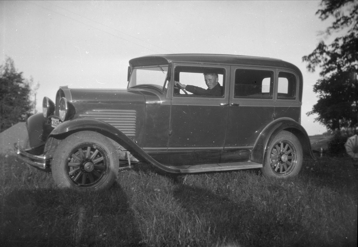 Man i bil, Ytterkvarn, Österunda socken, Uppland 1940- 50-tal