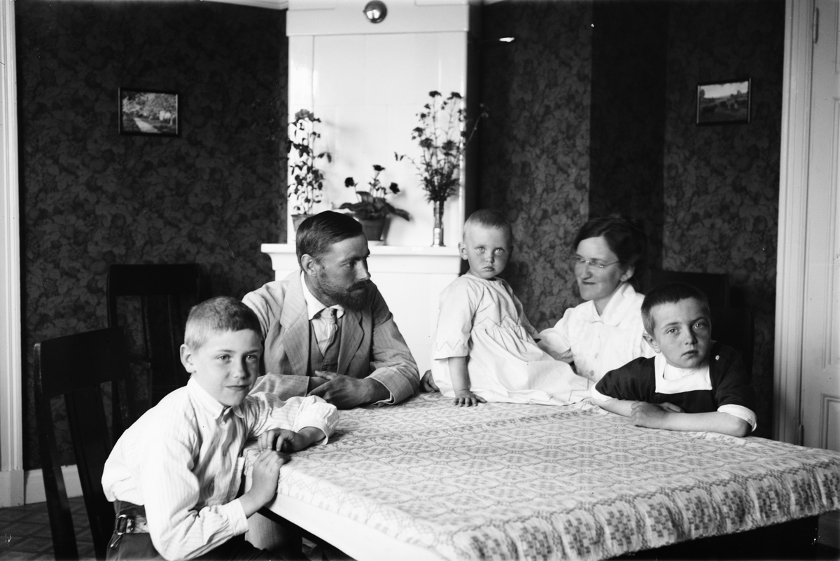 Familjen Ärnström, sannolikt Uppsala 1920-talet