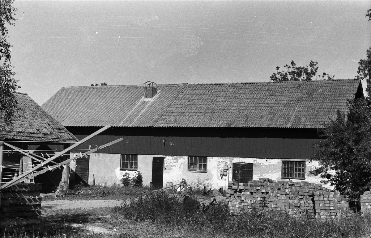 Ladugård, Gränby 2:4, Björklinge socken, Uppland 1976