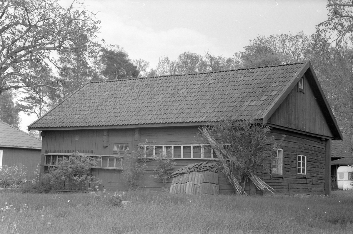 Fähus, bod och hemlighus, Lenaberg 1:46, Lena socken, Uppland 1977