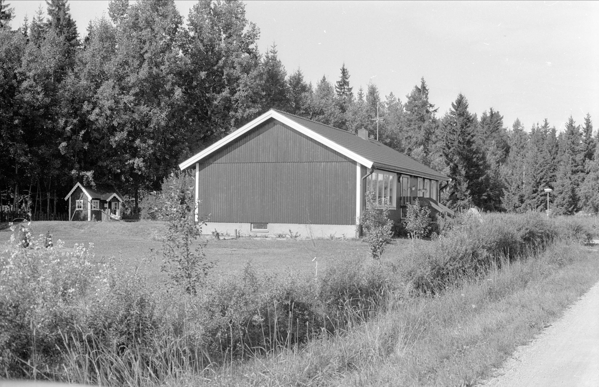 Bostadshus och lekstuga, Åkerby 4:3, Åkerby, Funbo socken, Uppland 1982