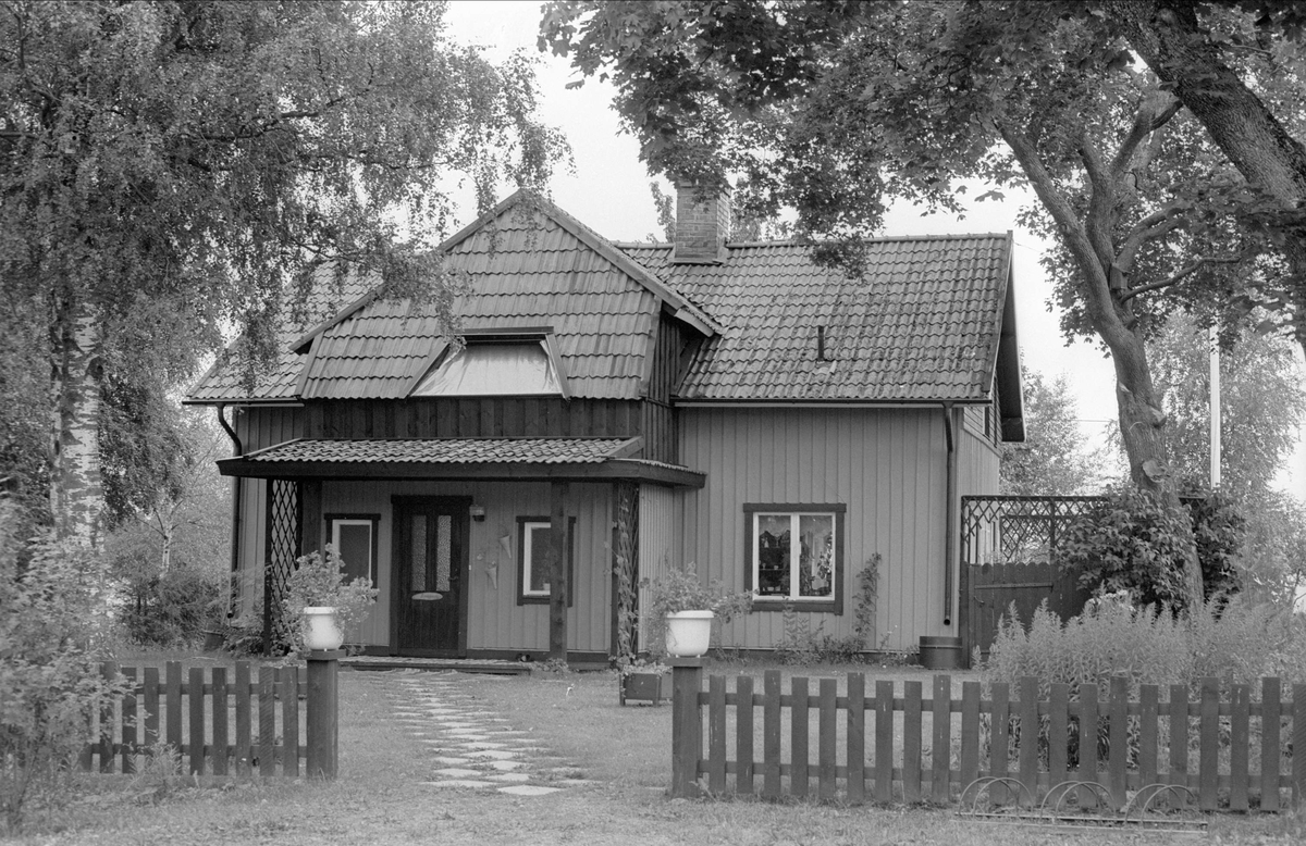 Bostadshus, Åkerby 1:2, Åkerby, Funbo socken, Uppland 1982
