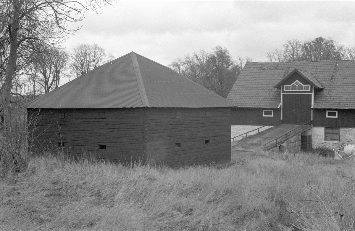 Magasin och ladugård, Årby 2:1, Ramsta socken, Uppland 1984