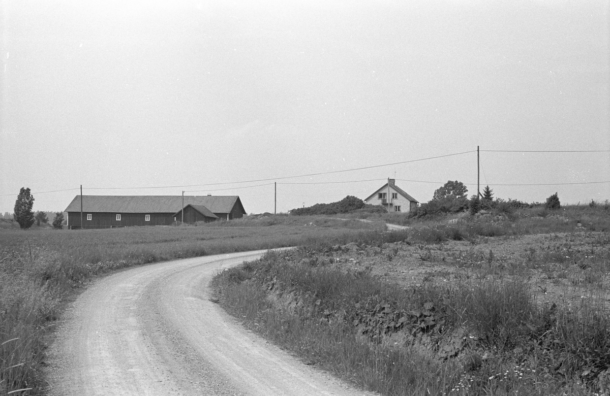 Vy över Sursta 3:1, Sursta, Faringe socken, Uppland 1987 