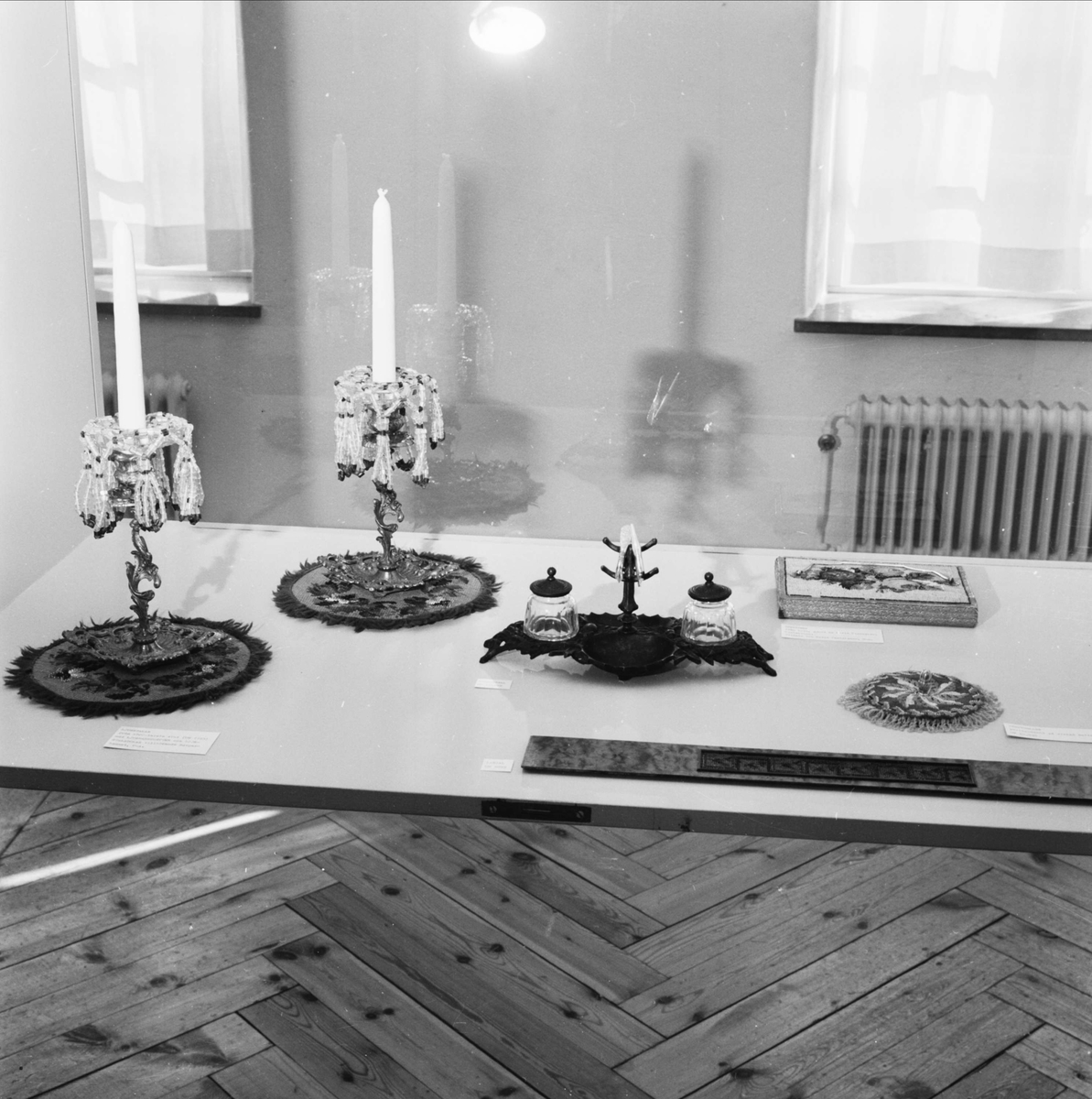 Utställning om pärlbroderier från 1800-talet på Upplandsmuseet, Uppsala 1964