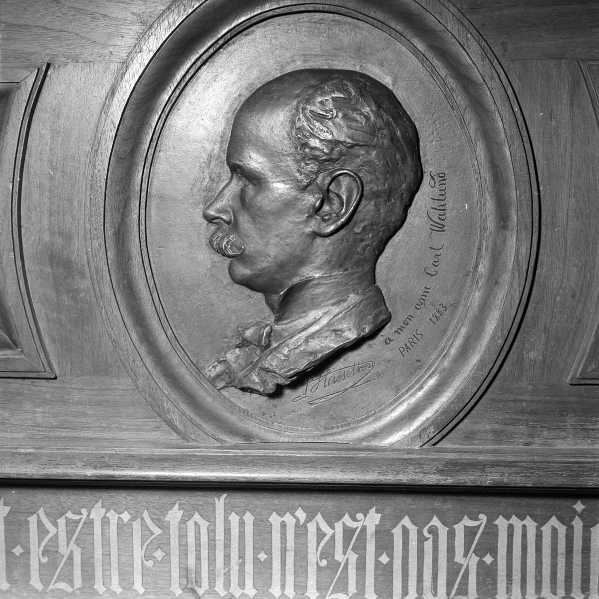 Medaljong föreställande professor Carl Wahlund, Uppsala maj 1956