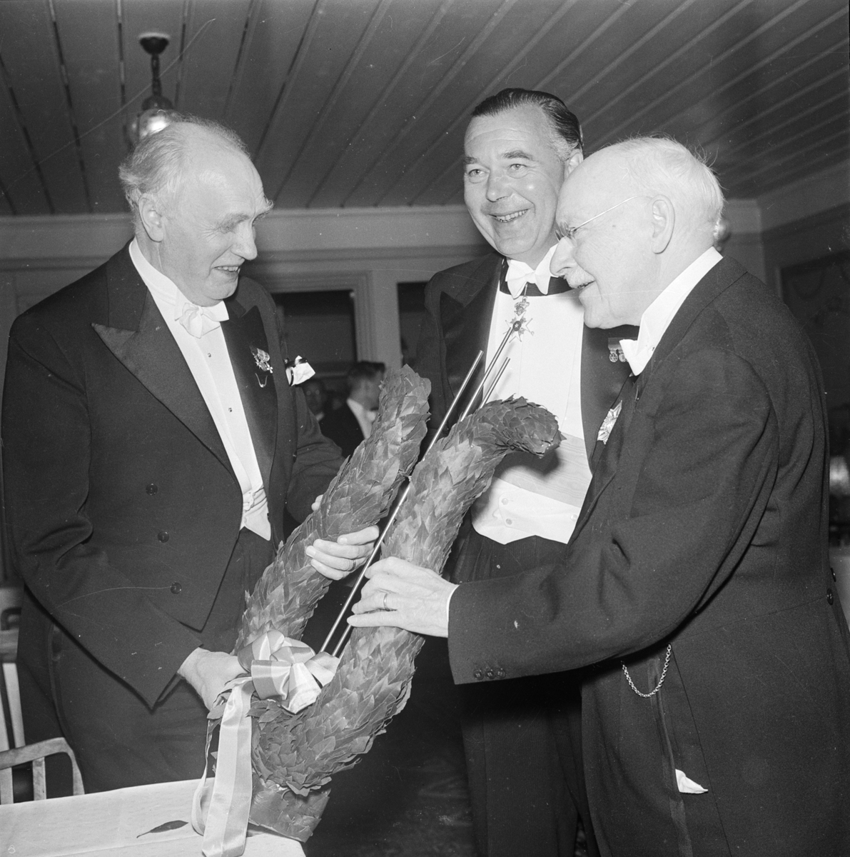 Prins Bertil och Stor-OD - Orphei Drängar - hyllade tonsättaren Hugo Alfvén inför hans 85-årsdag, Flustret, Uppsala 1957