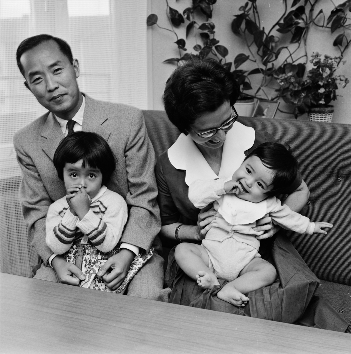 Professor Seung-bog Cho med familjen, sannolikt Uppsala 1962