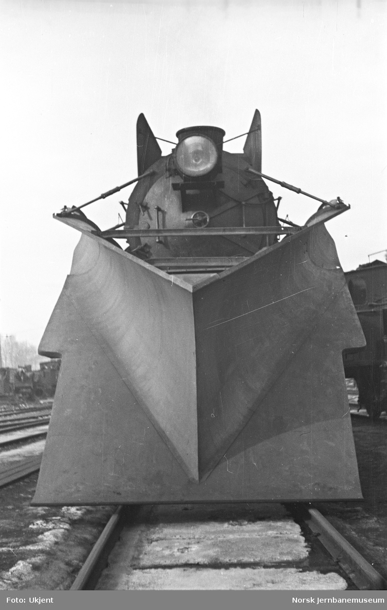 Stor frontplog montert på damplokomotiv type 31b nr. 450
