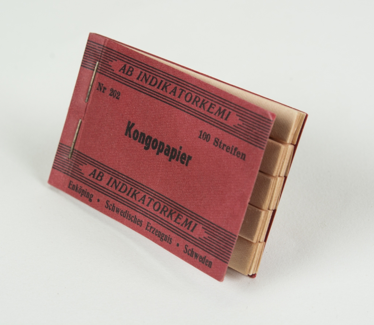 Ett häfte med lackmuspapper, kongopapier. Används vanligen för att mäta PH-värde ger röd färg vid pH 4,5 och blå vid 8,3.