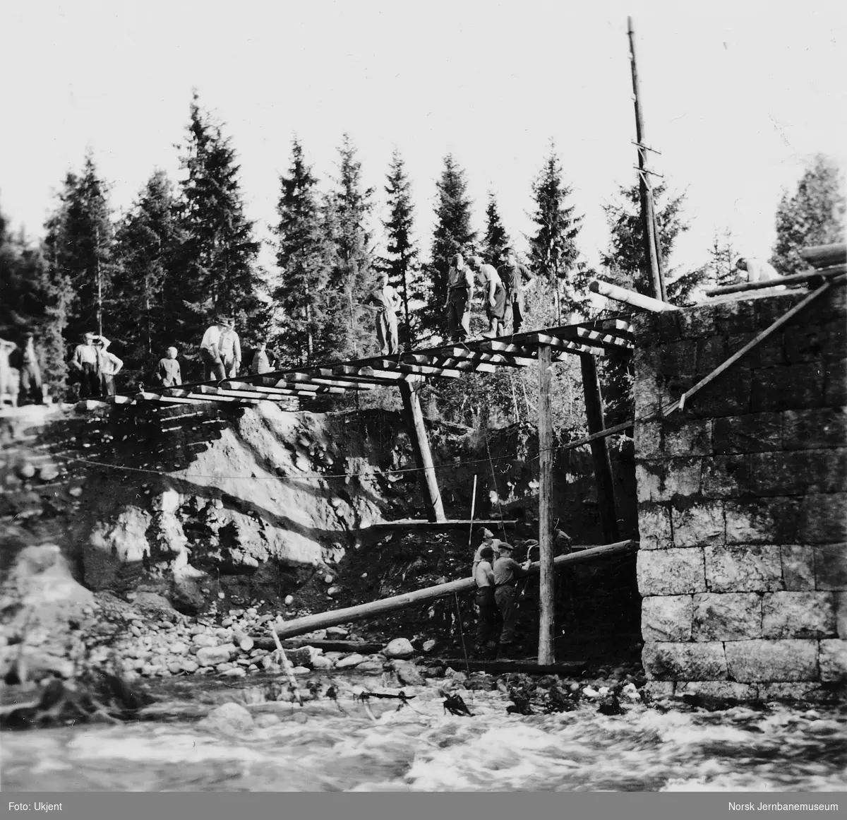 Bru over Saudlidelva ved km 153,4 etter flombrudd 18.-19. august 1951