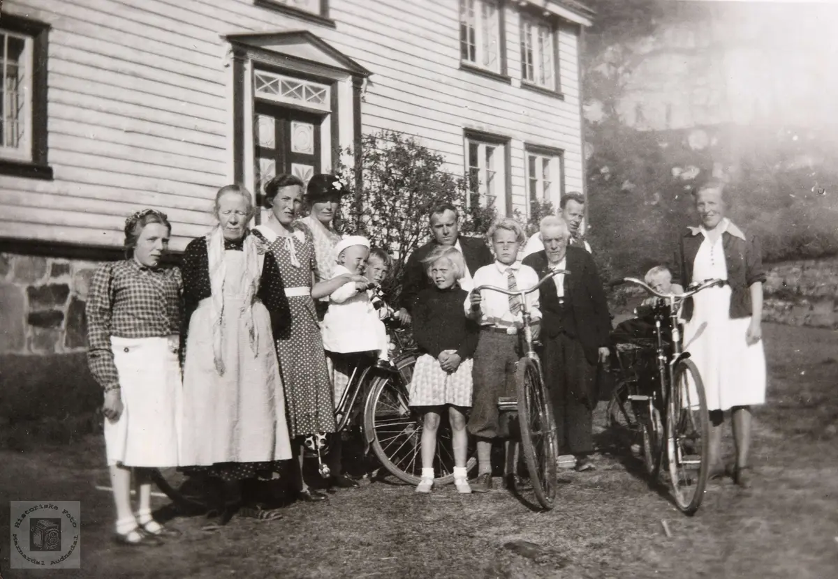 Syklende familie, besøk fra Konsmo.