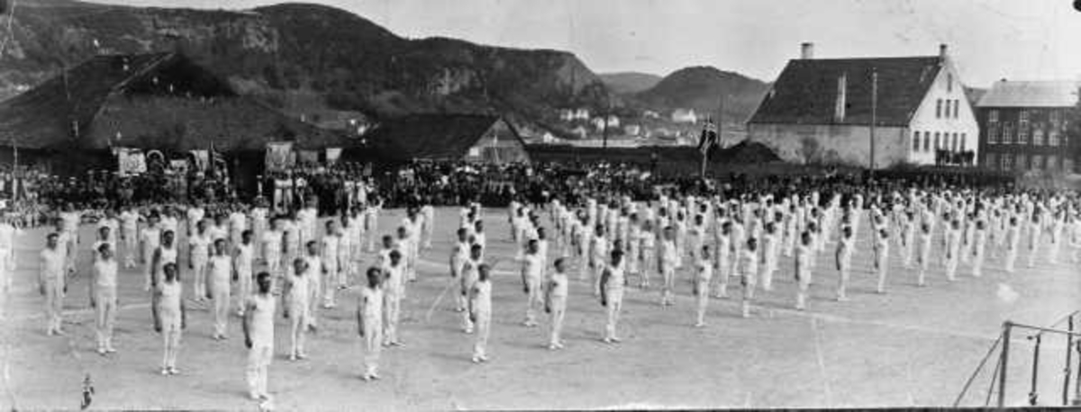 Turnstevne menn i Altonaparken ca 1935