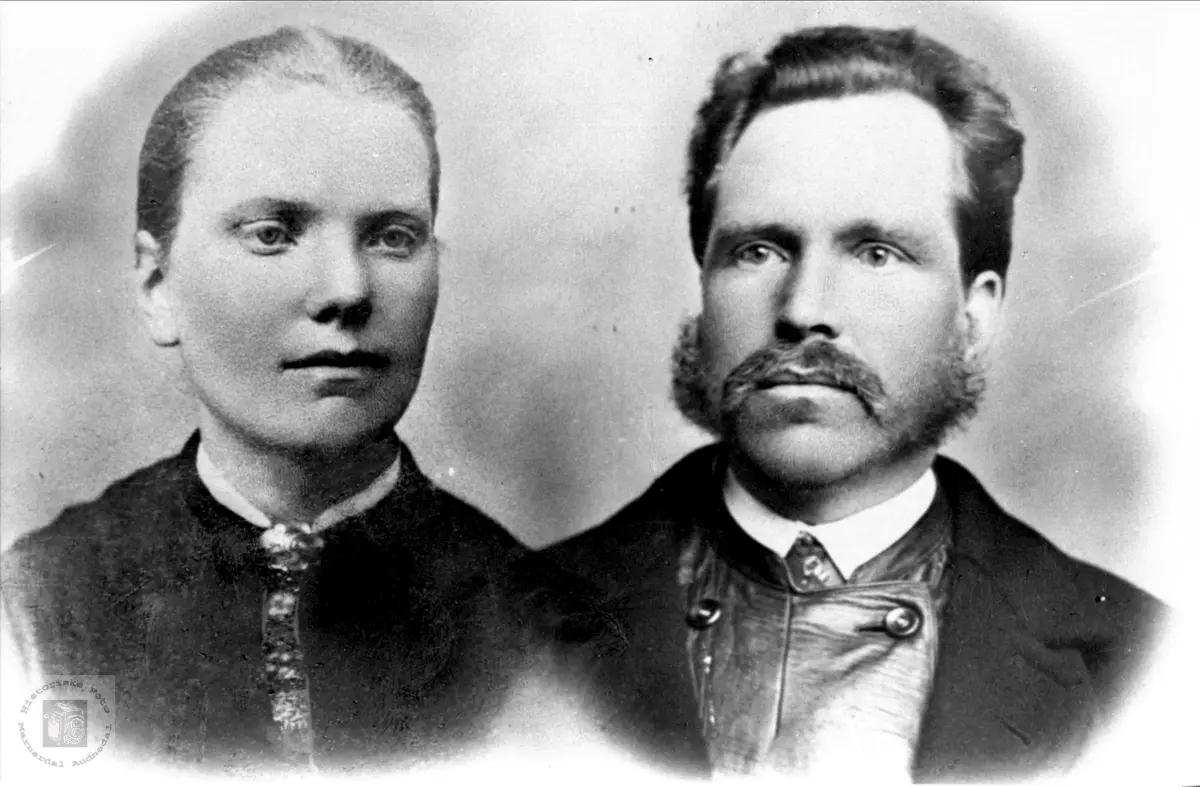 Portrett av Ingeborg og Ola Regevik, Øyslebø.