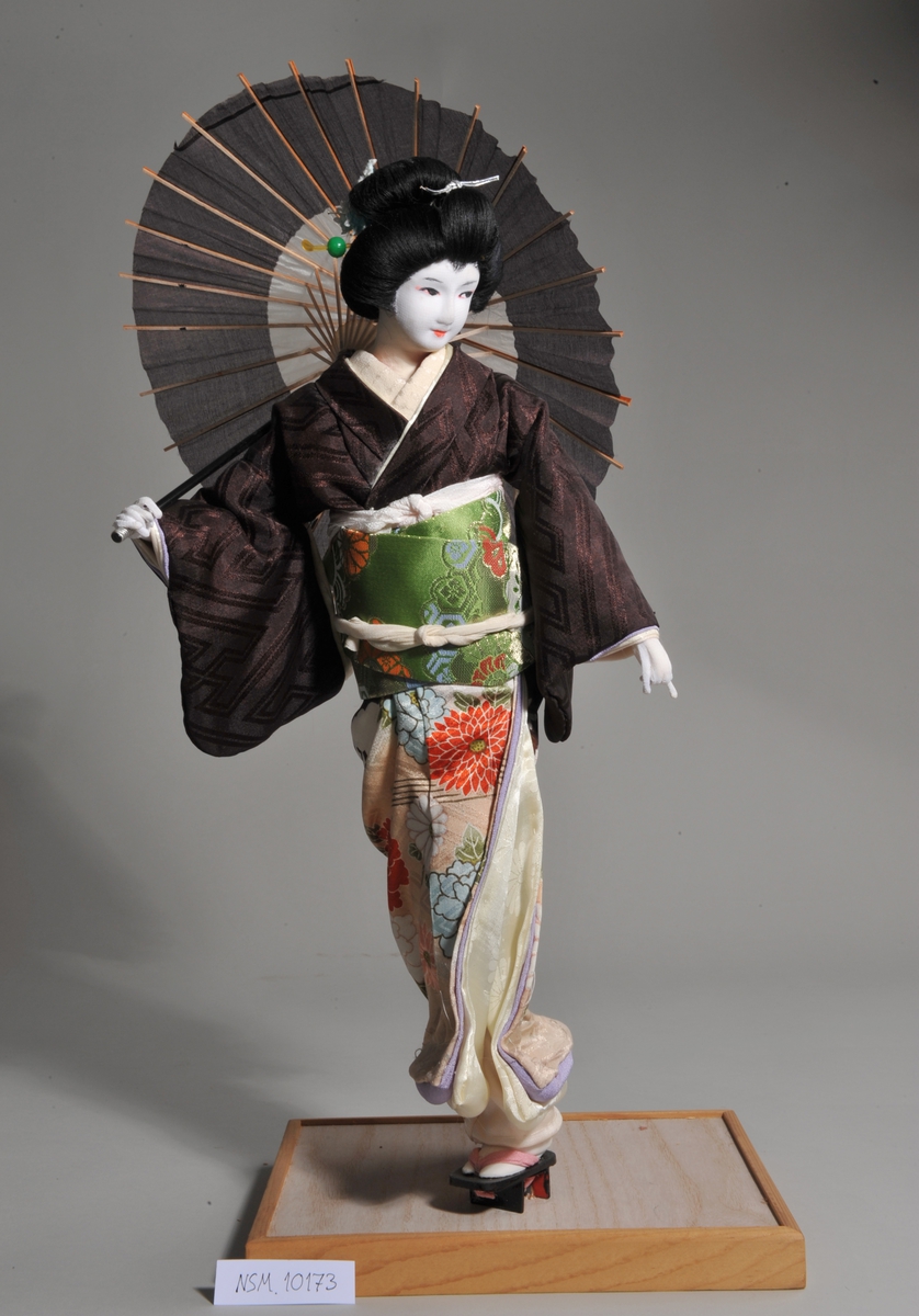 Fremstiller japansk geisha.
