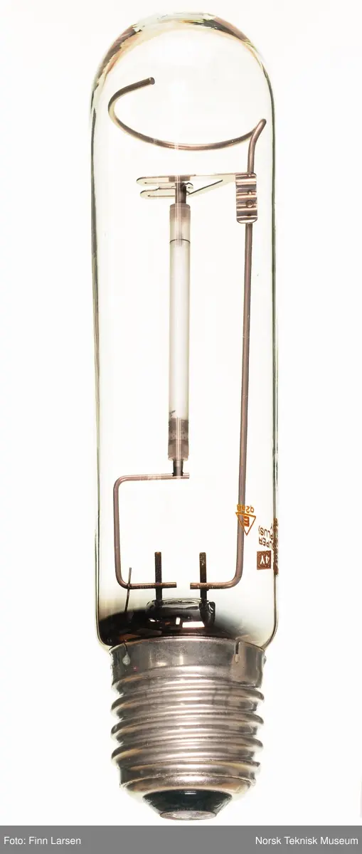 Spenning: 230V. Effekt: 100W 4Y. Sokkel: E40. 
Klart glass.  