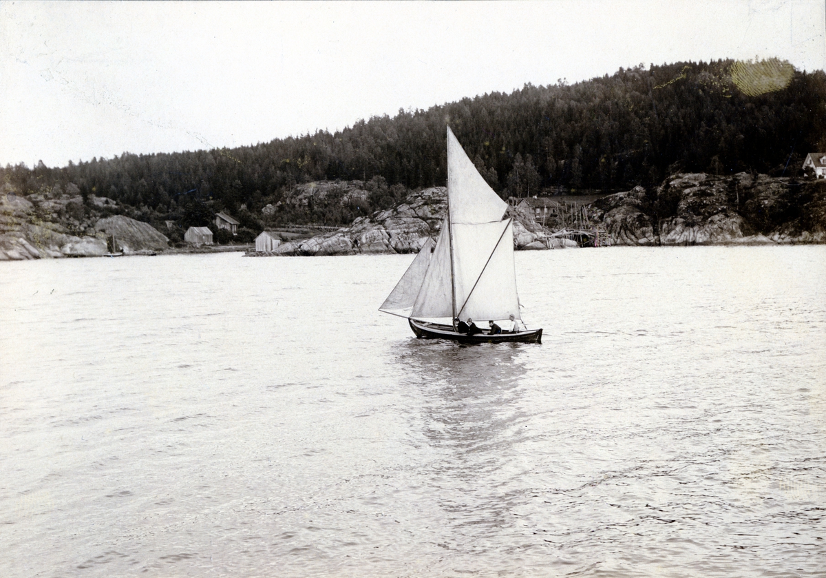 Seilsnekke 'Dacapo', bygd av Ole Klem på Øya ved Kragerø, 1885.