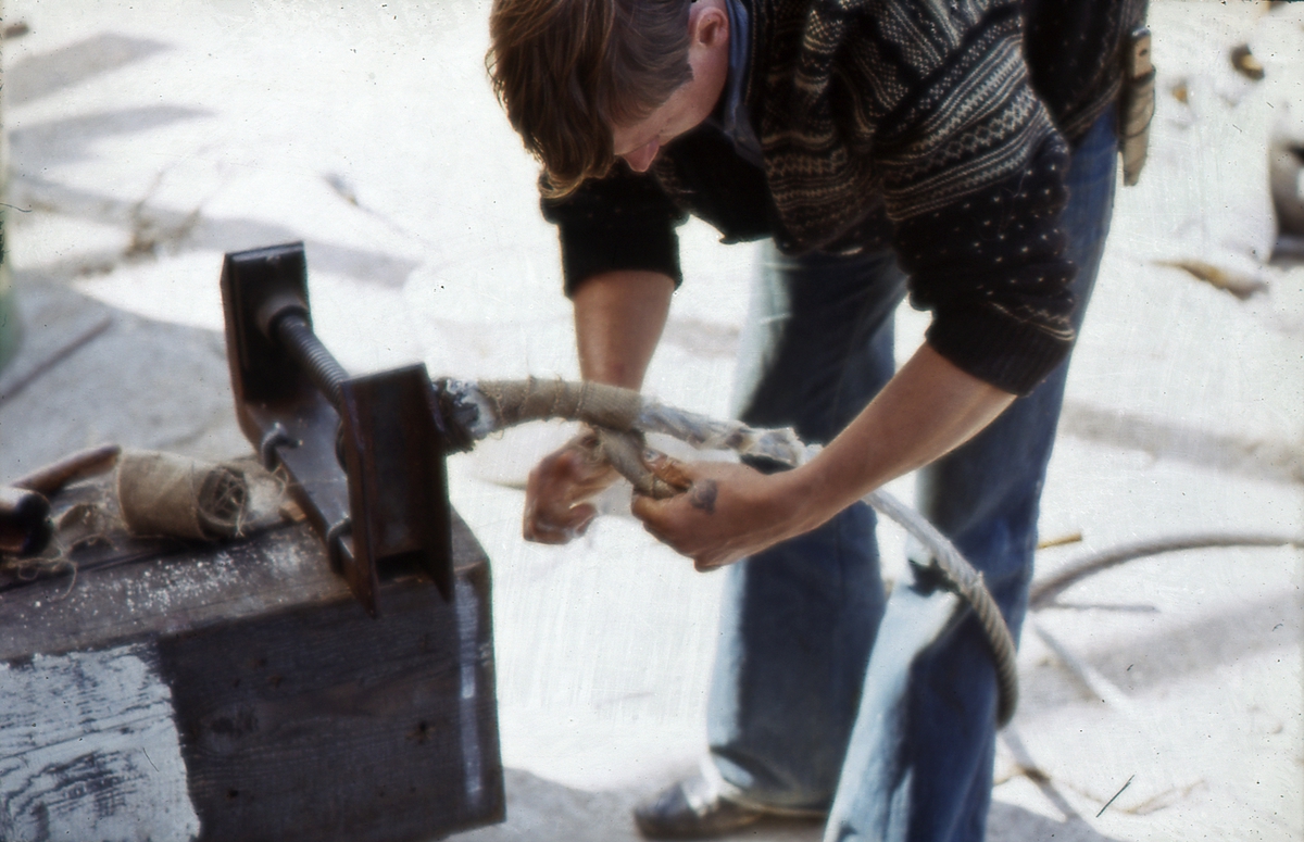 Bensling av stående rigg, under restaureringsarbeider på 'Gjøa' (b.1872) i 1973