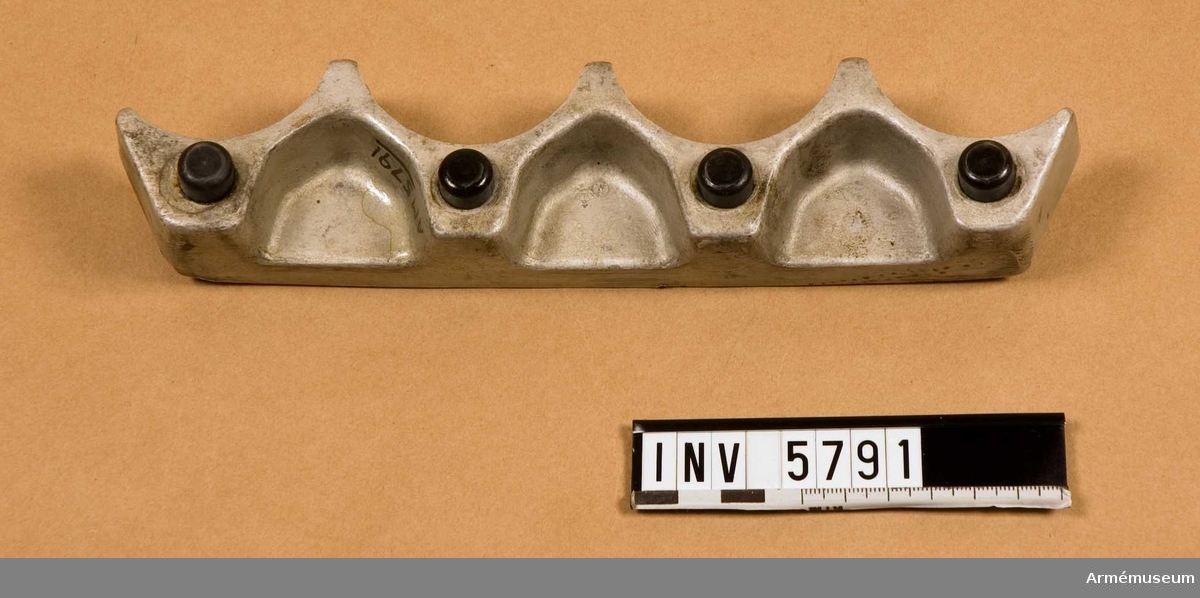 Laddram för patroner till luftvärnskanon m/1936-38. Märkt "A" med en "krona". Tillv.nr: 1022?
