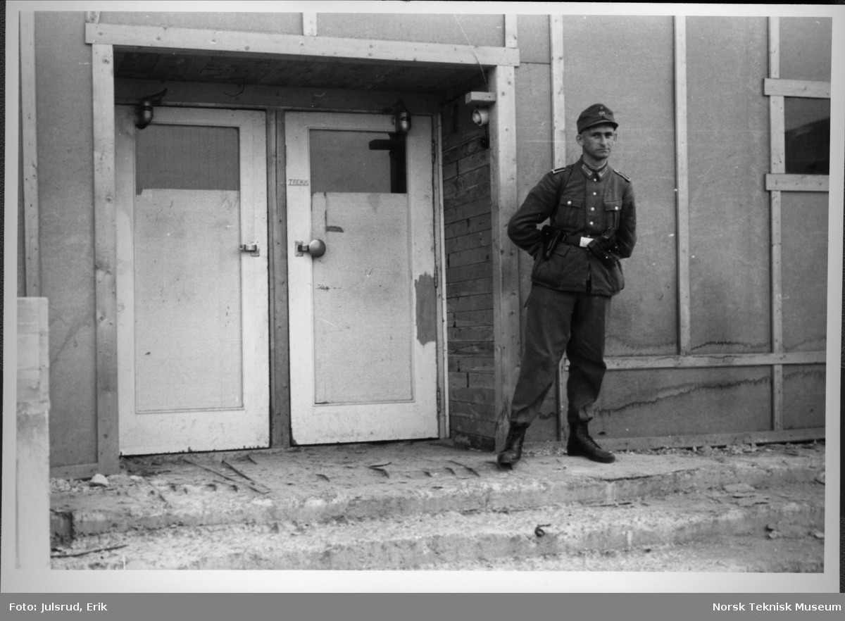 Den siste tyske vakt foran Kringkastinghuset 8 mai 1945 kl 0700