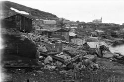 Brakker, ruiner og kirken i Honningsvåg rett etter krigen