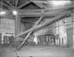 Kran på Thunes Mekaniske Verksted på Skøyen i Oslo. Kran mer