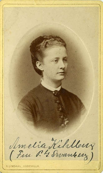 Text på kortets baksida: "Amelie Kihlberg, g m. P.G. Svahnberg".