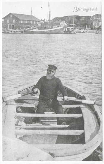 Tryckt text på kortet: "Stenungsund."
Noterat på kortet: "Ro-Hans 1890-talet."