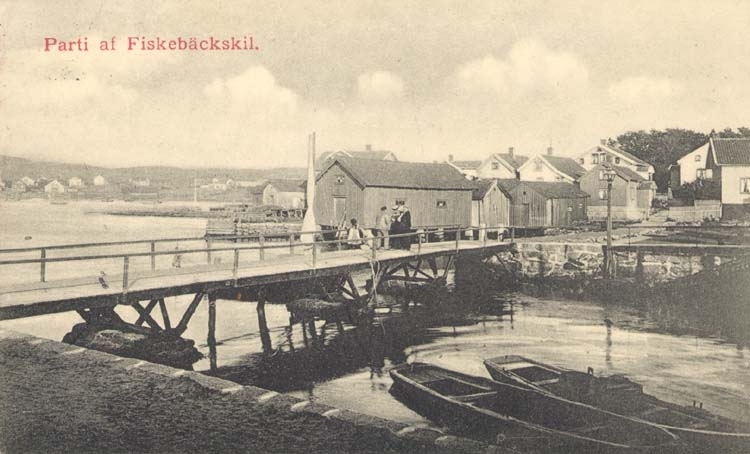 Tryckt text på kortet: "Parti af Fiskebäckskil."
"Tekla Bengtssons Pappershandel, Fiskebäckskil."