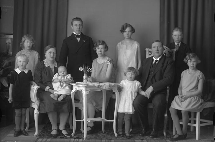 Enligt fotografens noteringar: "1924 Febr. 133. Byggmästare Axel Solberg Åtorp Munkedal."