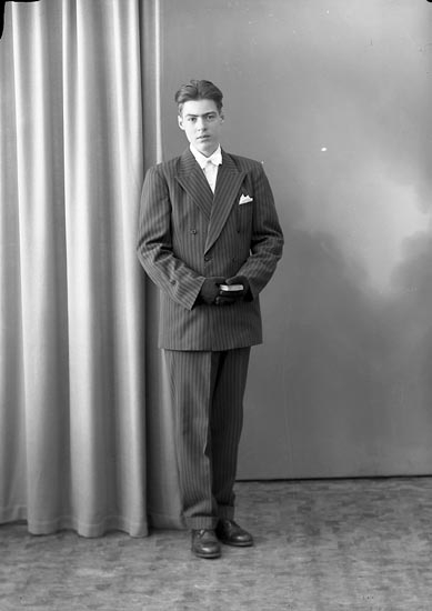 Enligt fotografens journal nr 8 1951-1957: "Olsson Kurt, Höjentorp Ödsmål".