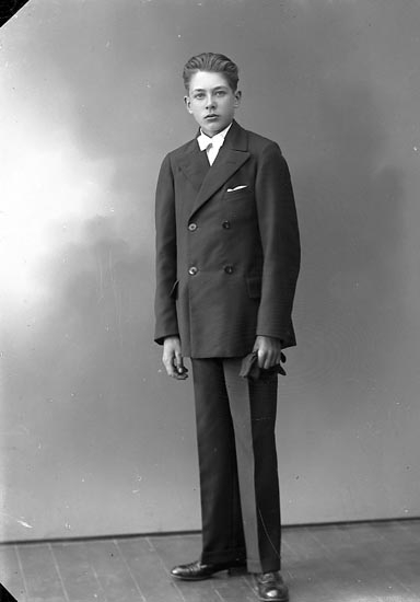 Enligt fotografens journal nr 6 1930-1943: "Karlsson, Arne Berg Ödsmål".