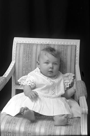 Enligt fotografens journal Lyckorna 1909-1918: "Gustafsson, Alvida Bogane, Stillingsön".