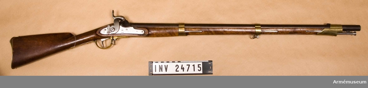 Grupp E II b
18,55 mm. Geväret överensstämmer med m/1840 med undantag att längden endast är 127 cm. Möjligen använt som kadettgevär, avsett för bajonett. Låset tillverkat i Huskvarna år 1848. 

