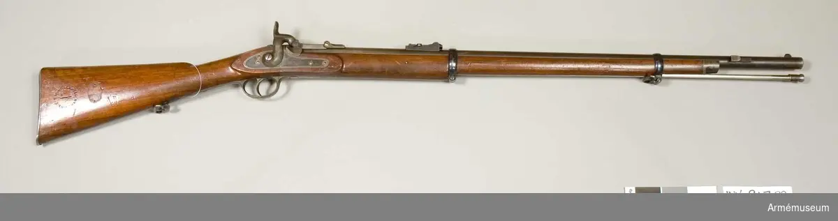 Grupp E II.

Av Remington-Rider system.
För kantantändning.Projekt till 1864 förändring av Enfield-Pritchett-gevär m/1853.
På låset står: "1861 Tower" och en kunglig krona. 
På mekanismen står: "Remington & Son's Ilion N.Y."