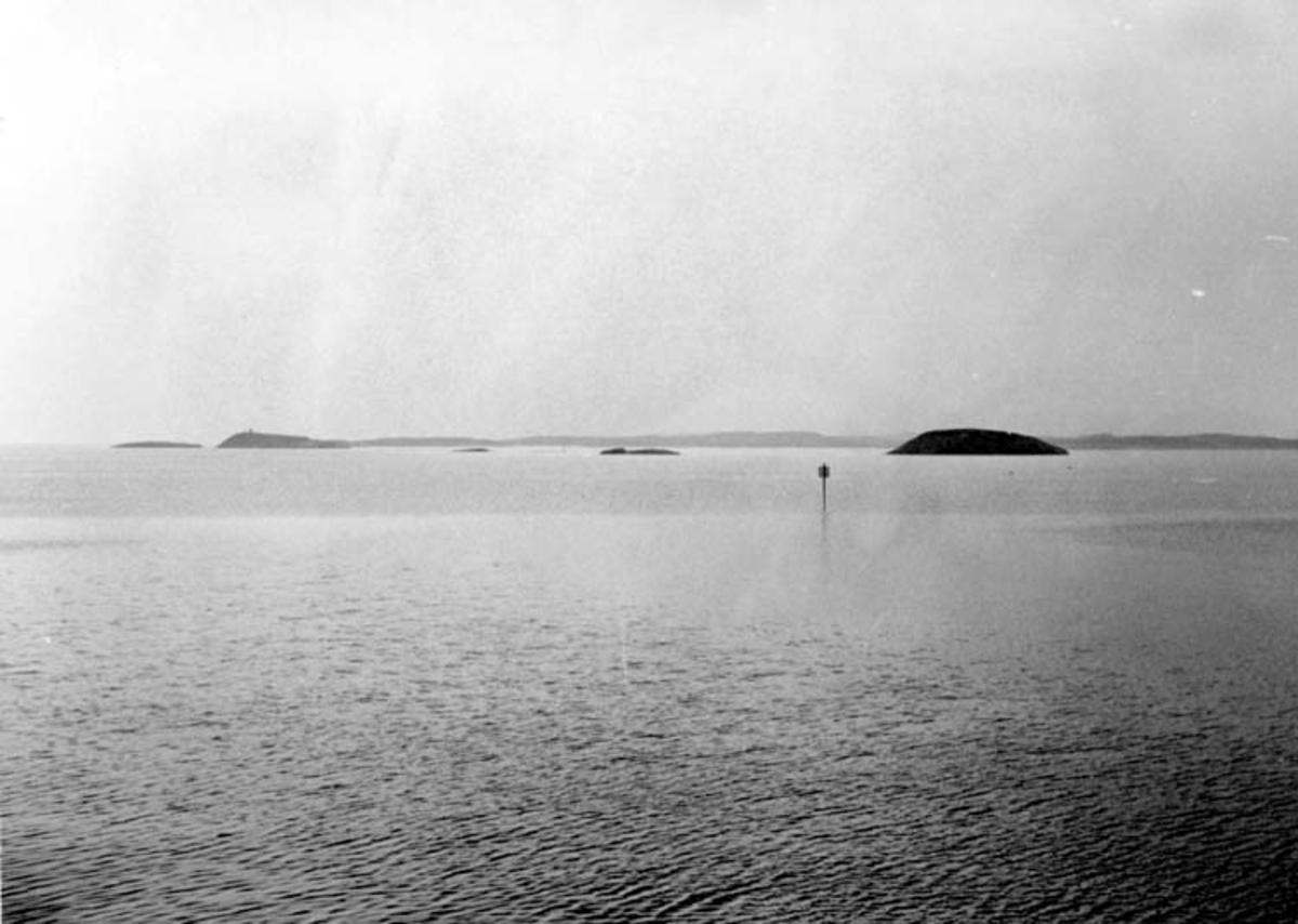 Skrivet på baksidan:Åmøy - symarha 28/8 1967
Fotograf: Henning Henningsen
Fotot taget: 1967-08-28