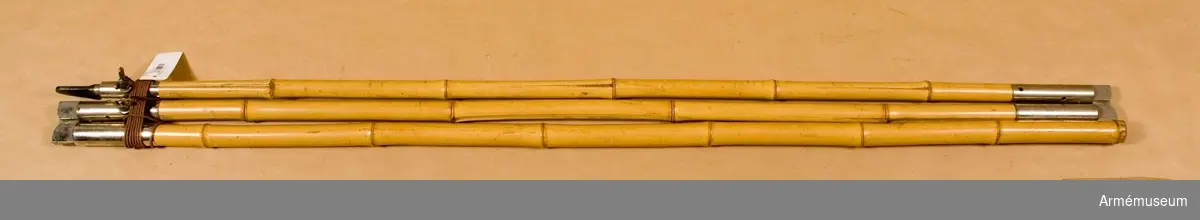 3 delar, av bambu. 