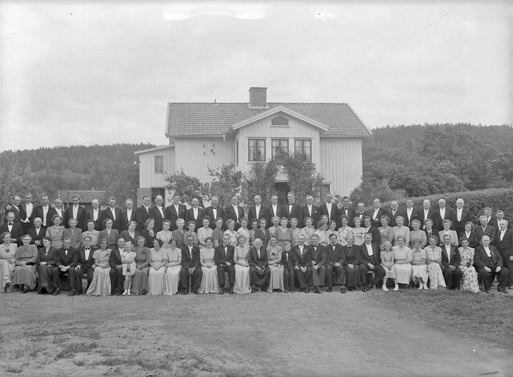 Text till bilden:"Gruppbild. Hermansson i Hede 18/6 1949".