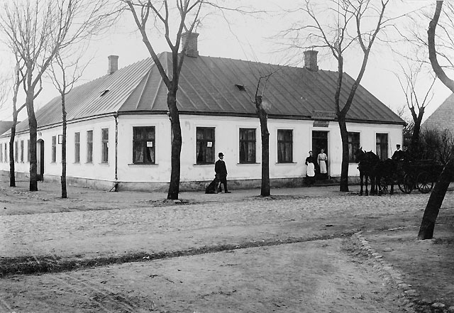 Exteriör av Skanörs gästgivaregård, år 1910.