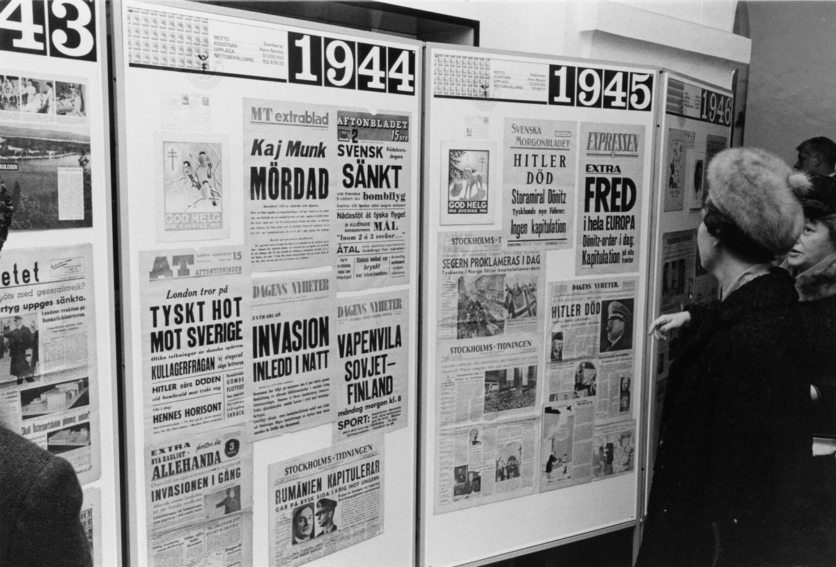 Skärmar med material från åren 1943-1946 med bl a andra
världs-krigets händelser skildrade i tidningsartiklar.