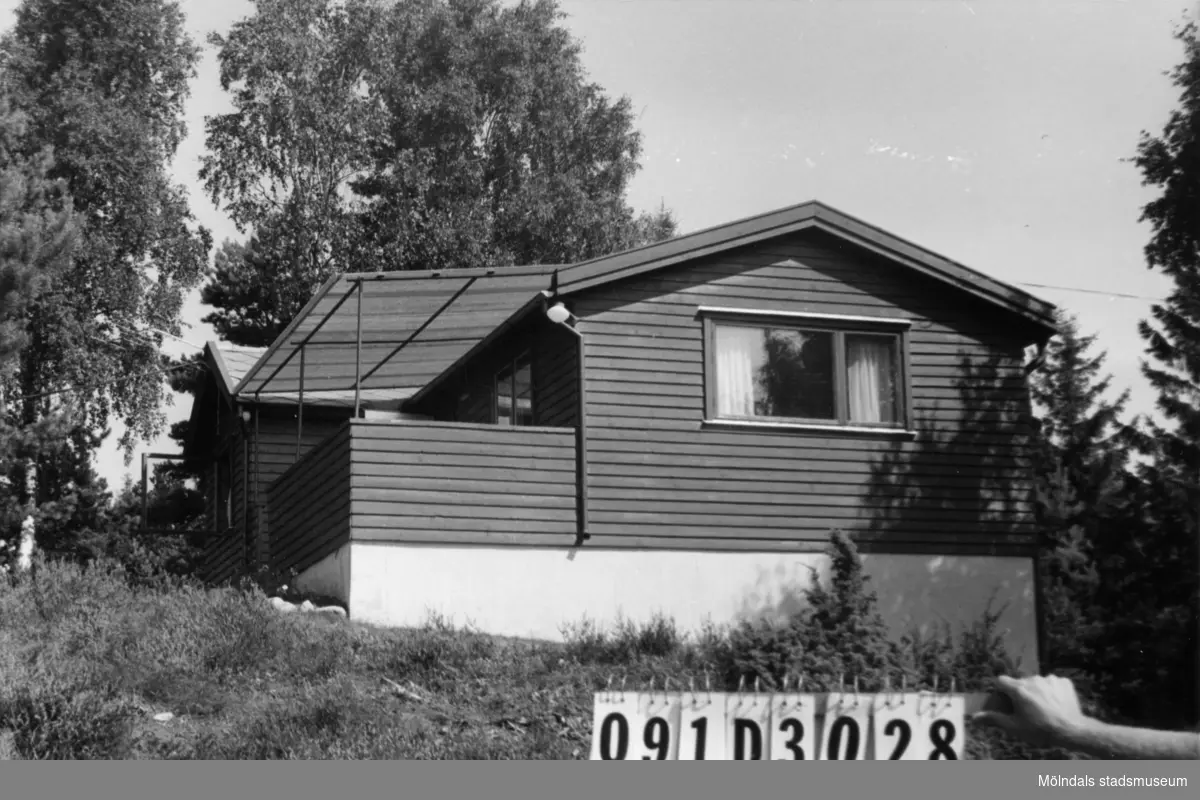 Byggnadsinventering i Lindome 1968. Ranered 1:40.
Hus nr: 091D3028.
Benämning: fritidshus och redskapsbod.
Kvalitet: mycket god.
Material: trä.
Tillfartsväg: ej framkomlig.