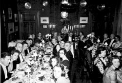 interiør, spisestue, middagsselskap, oppdekning, menn, kvinn